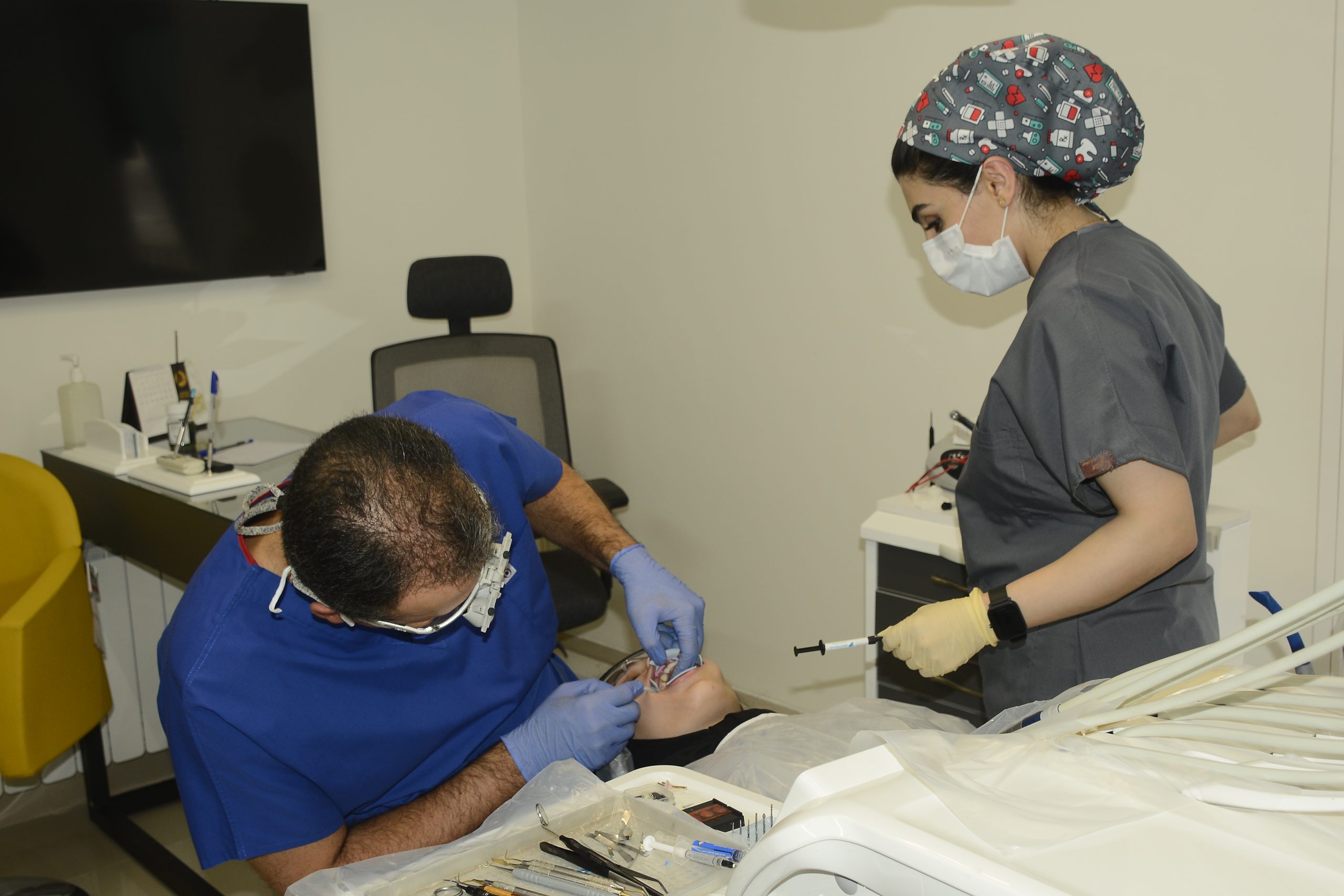 دکتر مهرداد کاظمیان متخصص دندانپزشکی زیبایی در اصفهان 
